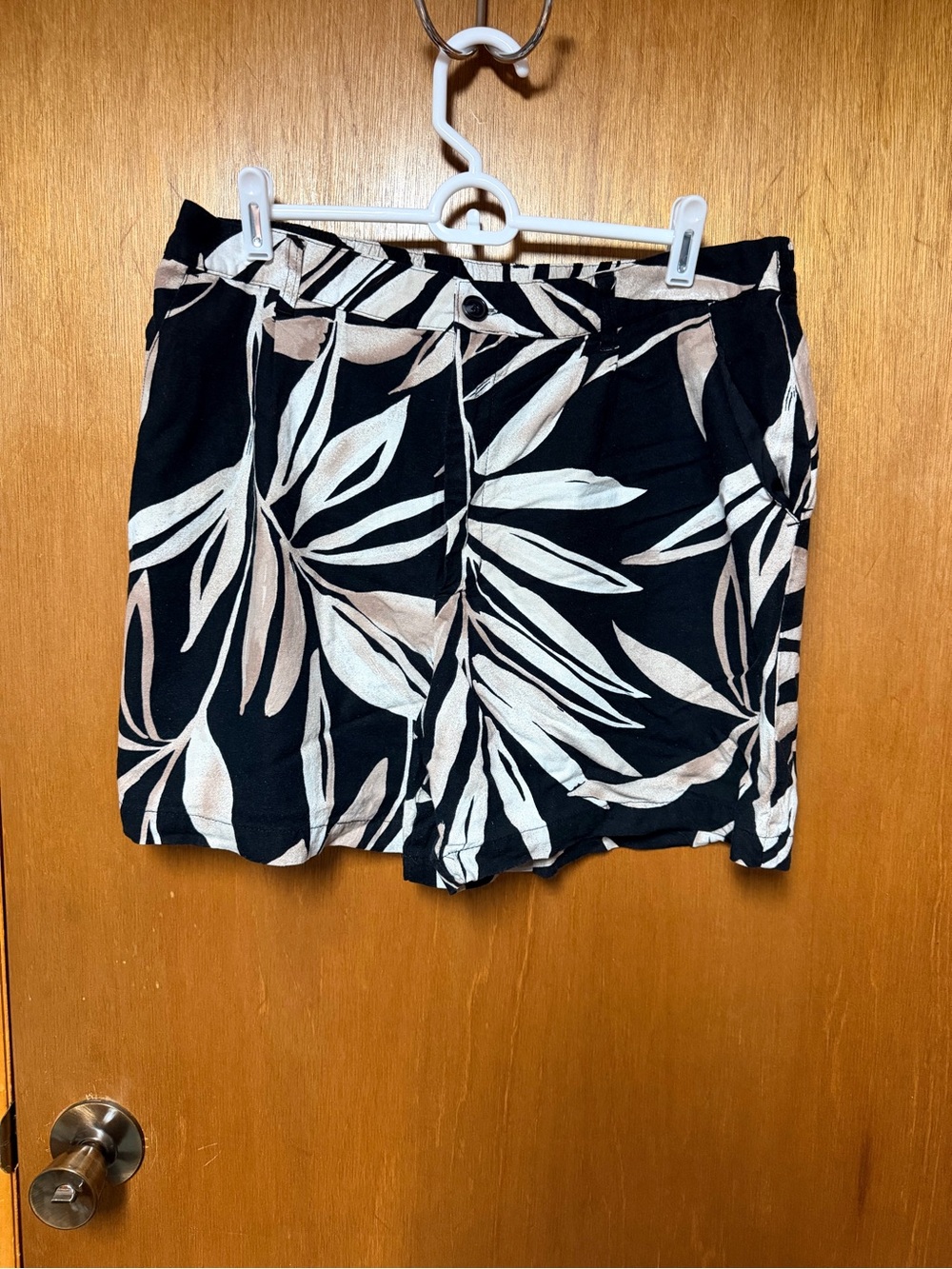 Time and Tru Black High-Waist Shorts with Cream Leaf Print